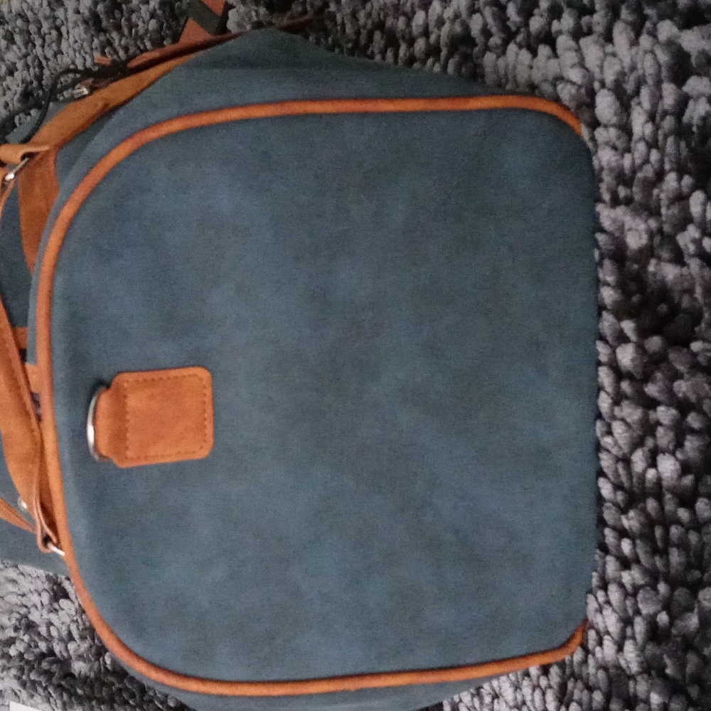Overnight Bag/Duffle Bag, NWOT - Picture 3 of 10